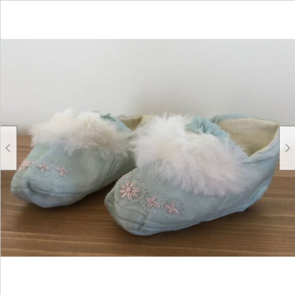 Antique Delicate Blue Silk Baby Booties w/ White Rabbit Fur & Embroidery - Picture 6 of 7